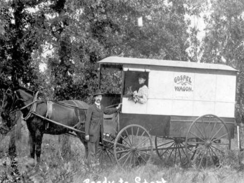 Travelling preacher Traveling preacher with his family and wagons - High Springs, Florida. 190-. Black & white photoprint, 8 x 10 in. State Archives of Florida, Florida Memory.